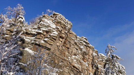 Skalní věž Výspa v lezecké oblasti Malinská skála