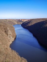 Výhled na Znojmo a Znojemskou přehradu z vyhlídky Dlouhá řeka