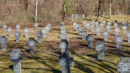 Vojenský hřbitov Retz (Reteč)