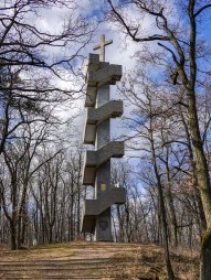 Evropská rozhledna Sv. Benedikt nedaleko vrcholu kopce Schafberg (468)