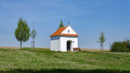 Kaple Panny Marie u Stračí stezky u obce Chvalovice