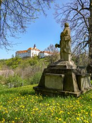 Památník obětem první světové války ve městě Jevišovice