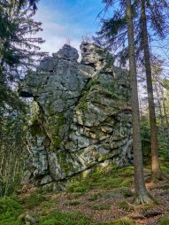 Skalní věž Hrad v lezecké oblasti Malé (Rybenské) perničky