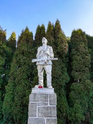 Pomník vojákům Rudé armády (Rudoarmějec) v obci Studená