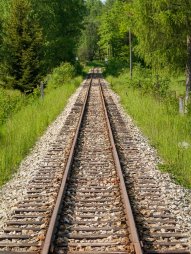 Koleje mezi železničními zastávkami Senotín a Hůrky na úzkorozchodné železniční trati (úzkokolejce) Jindřichův Hradec - Nová Bystřice