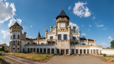Nedostavěná budova hotelu na ulici Suchohrdelská ve městě Znojmo