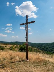 Kříž v národní přírodní rezervaci Mohelenská hadcová step