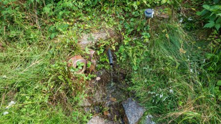 Studánka nad chatovou osadou Oblazeň