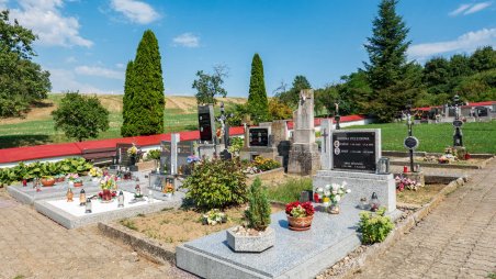 Hřbitov u obce Dyje