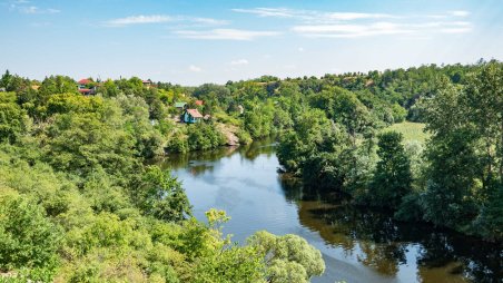 Výhled na řeku Dyje u přírodní památky Tasovické svahy