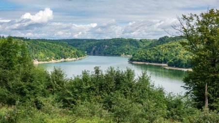 Vranovská přehrada přes Lančovskou zátokou