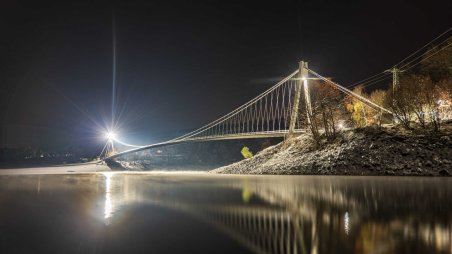 Vysutá lávka přes Švýcarskou zátoku na Vranovské přehradě