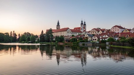 Kostel sv. Jakuba Staršího, Jezuitská kolej a Kostel Jména Ježíš nad Ulickým rybníkem ve městě Telč
