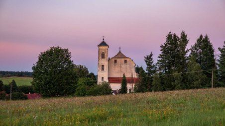 Kostel Nejsvětější Trojice v obci Klášter