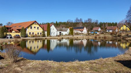 Obec Bílá