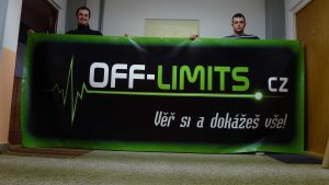 Reklamní banner Off-limits.cz 3,7 m x 1,5 m